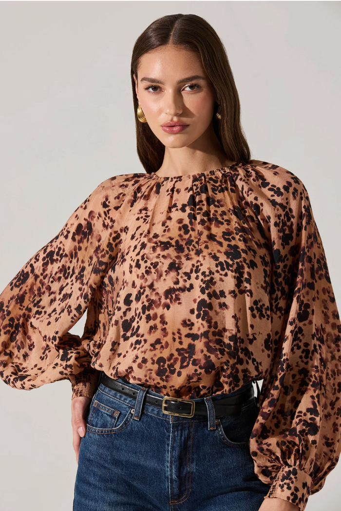 ASTR-Reyen Leopard Balloon Sleeve Top