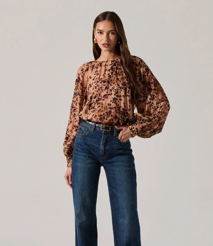 ASTR-Reyen Leopard Balloon Sleeve Top